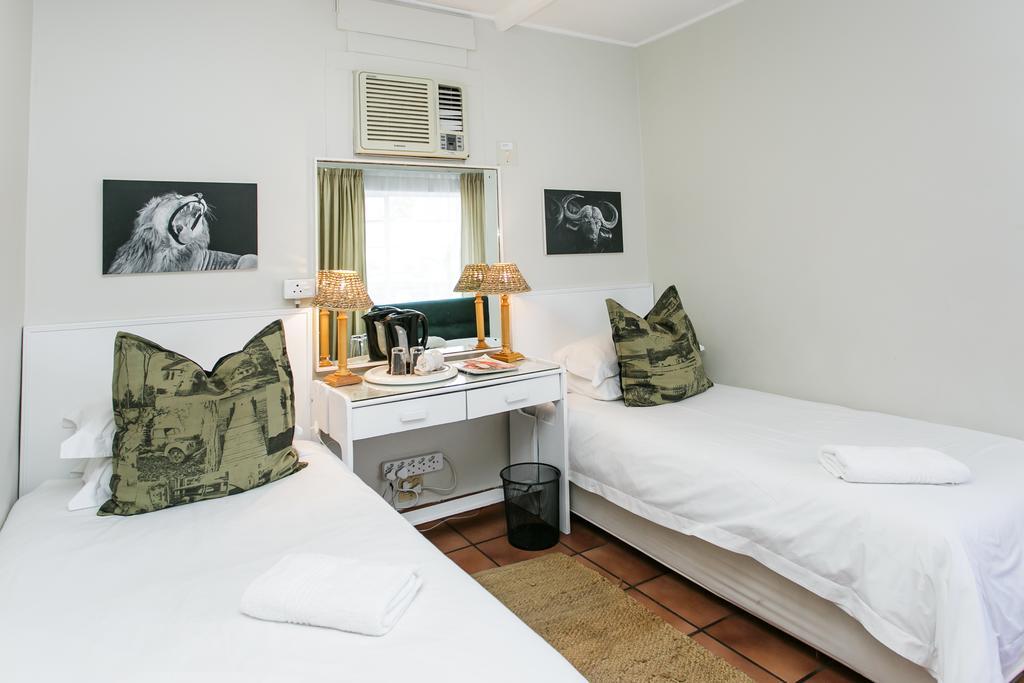 Wagon Wheel Country Lodge Бофорт Уест Екстериор снимка