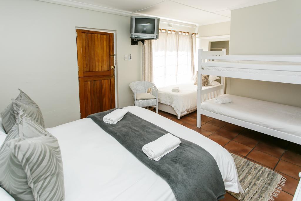Wagon Wheel Country Lodge Бофорт Уест Екстериор снимка