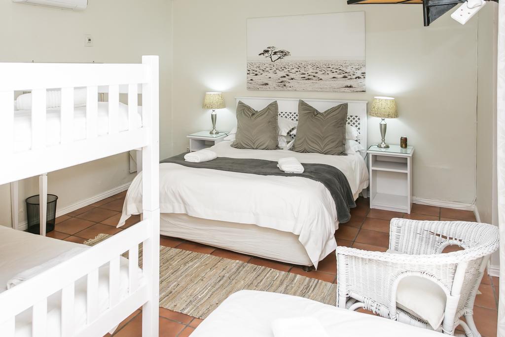 Wagon Wheel Country Lodge Бофорт Уест Екстериор снимка