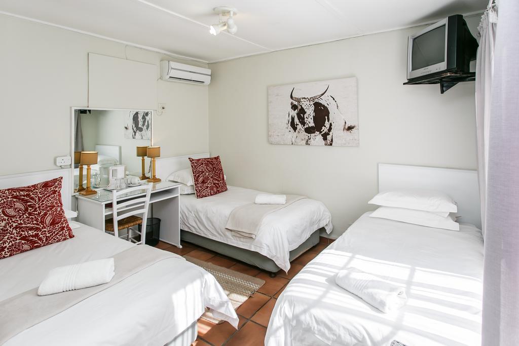 Wagon Wheel Country Lodge Бофорт Уест Екстериор снимка