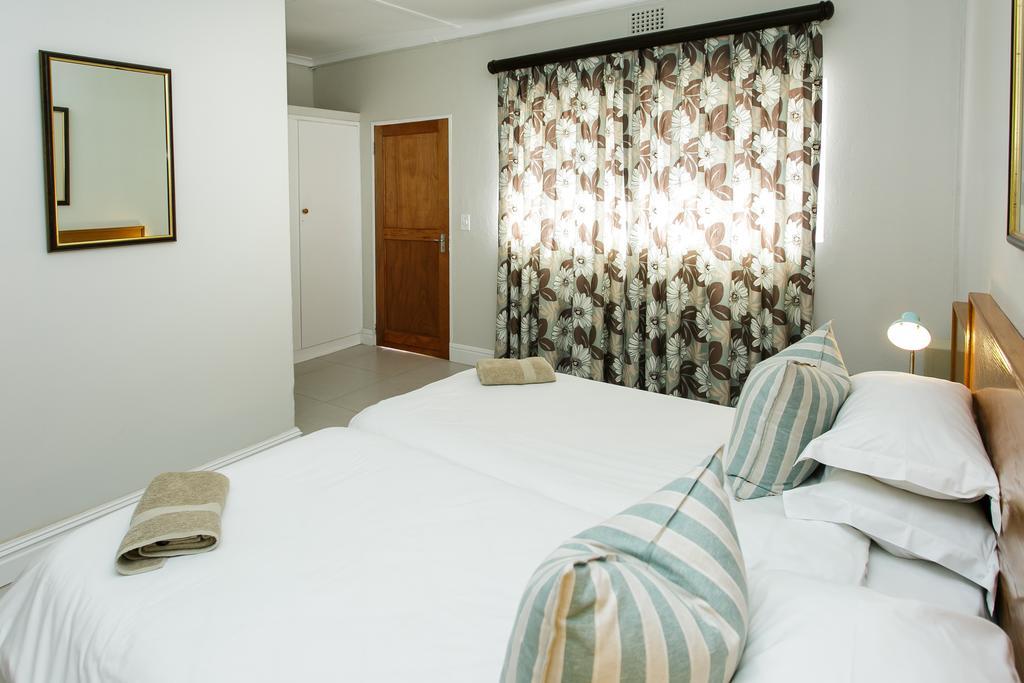Wagon Wheel Country Lodge Бофорт Уест Екстериор снимка