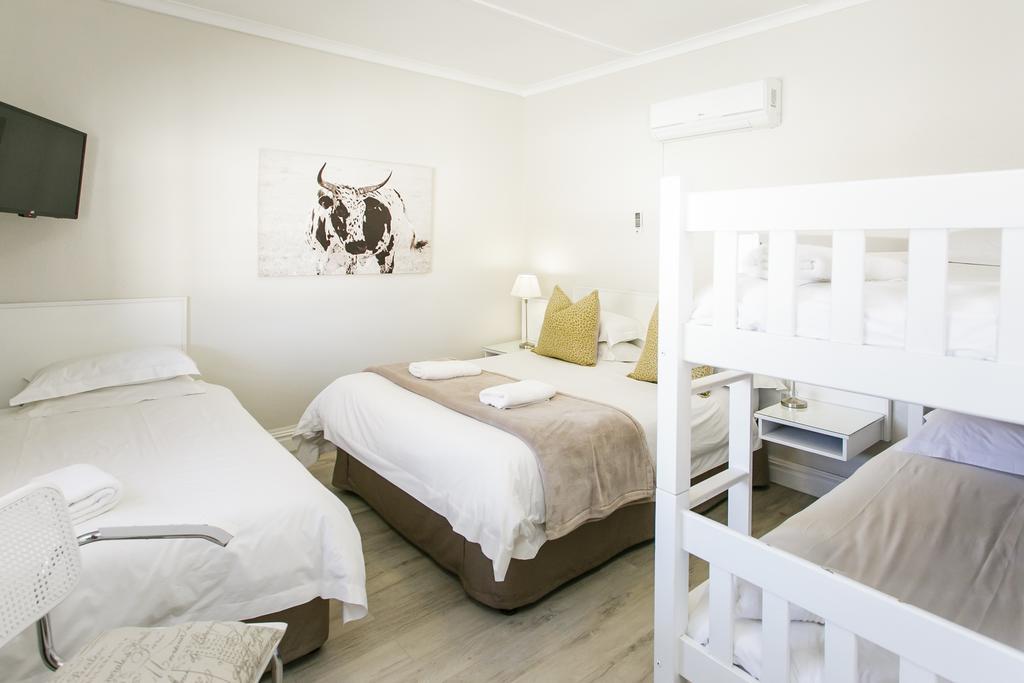 Wagon Wheel Country Lodge Бофорт Уест Екстериор снимка