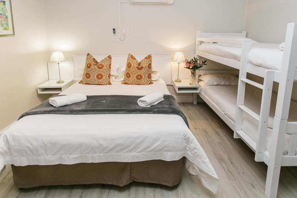 Wagon Wheel Country Lodge Бофорт Уест Екстериор снимка