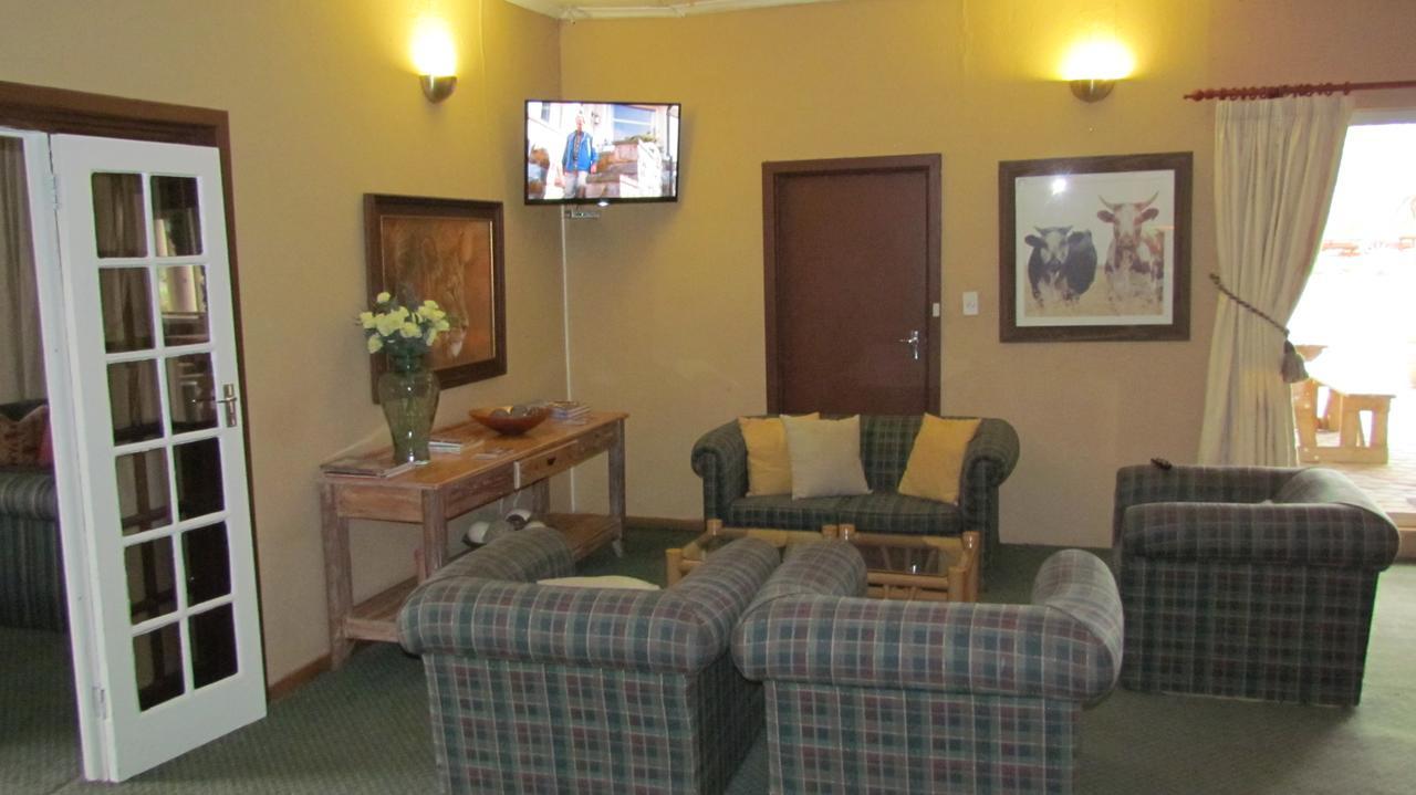 Wagon Wheel Country Lodge Бофорт Уест Екстериор снимка