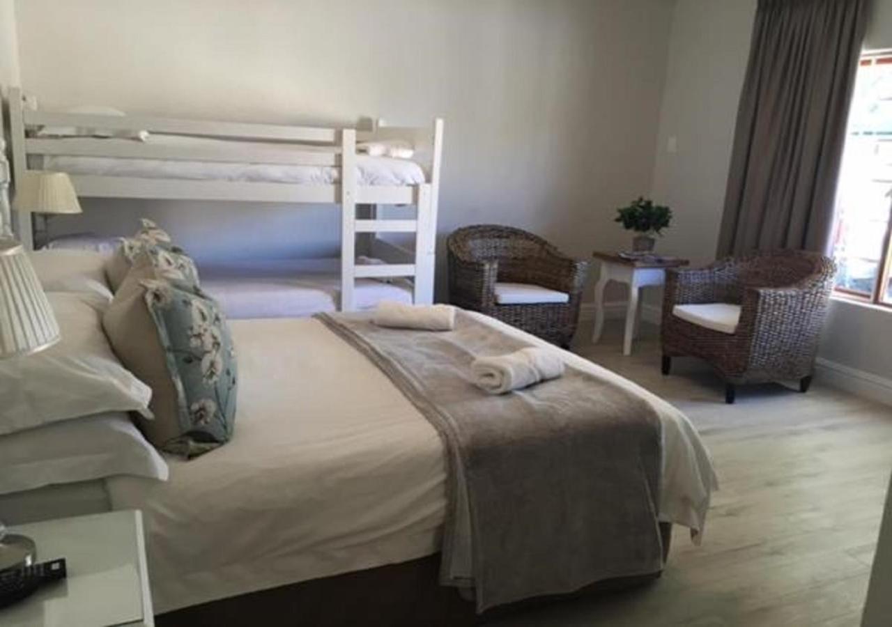 Wagon Wheel Country Lodge Бофорт Уест Екстериор снимка