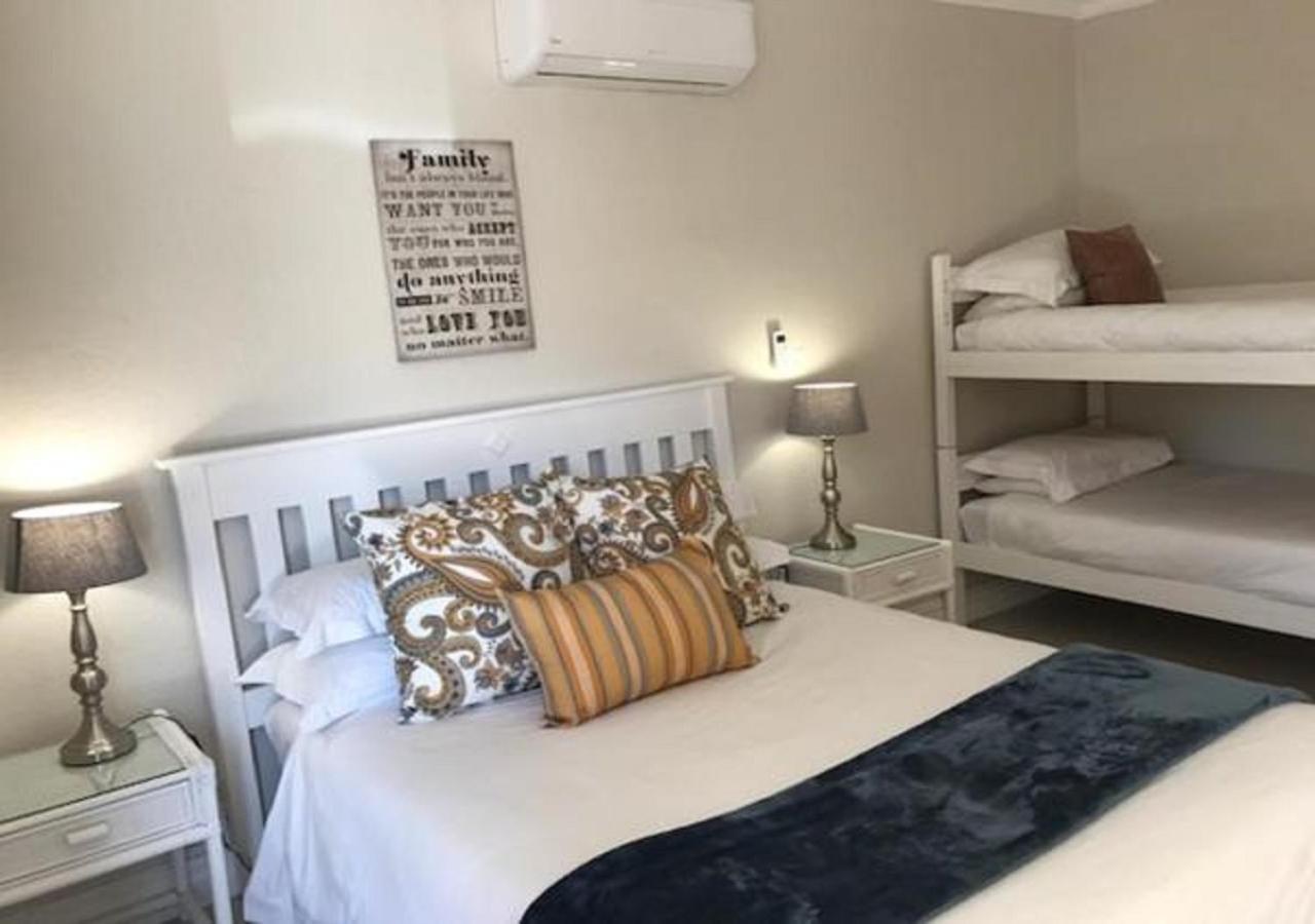 Wagon Wheel Country Lodge Бофорт Уест Екстериор снимка