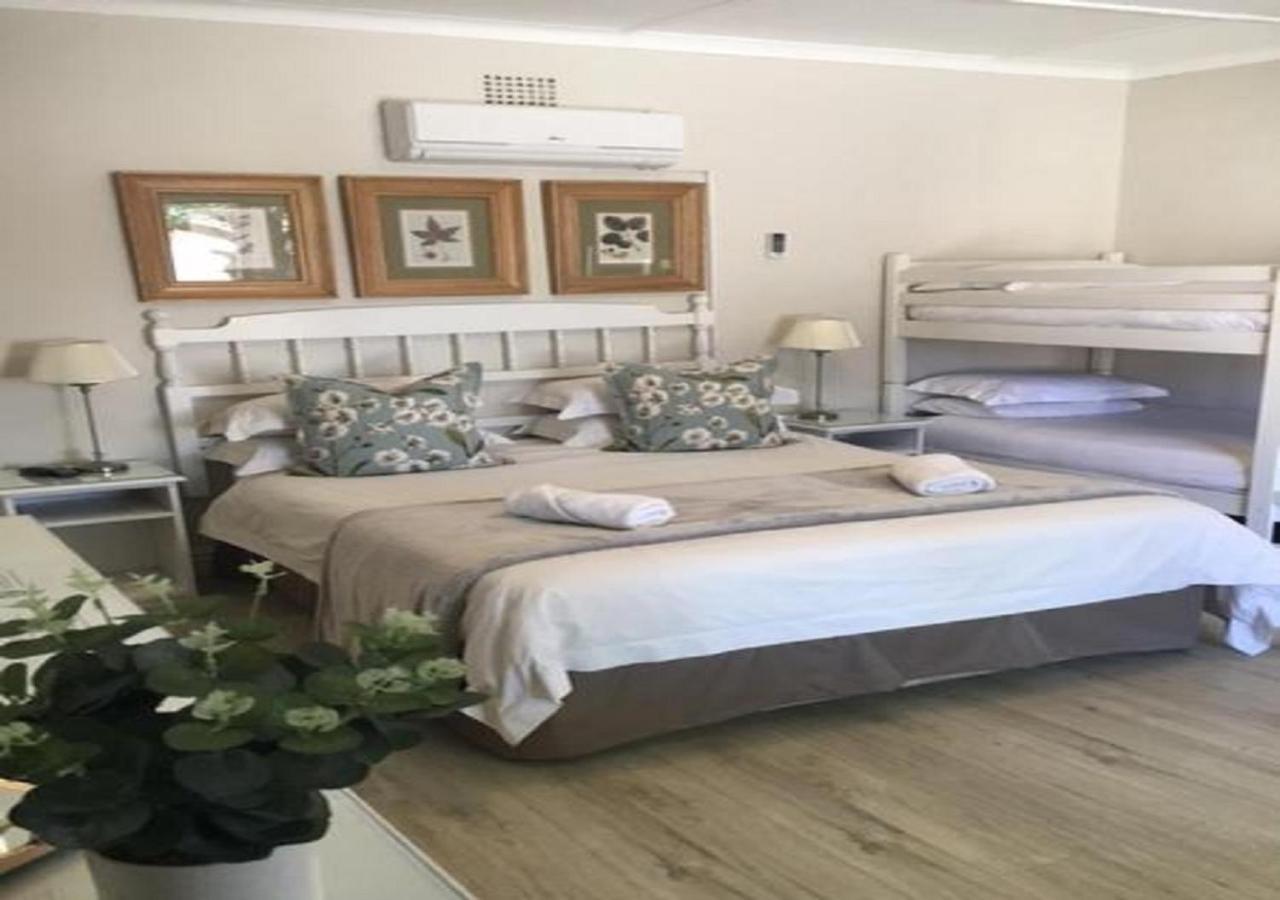 Wagon Wheel Country Lodge Бофорт Уест Екстериор снимка
