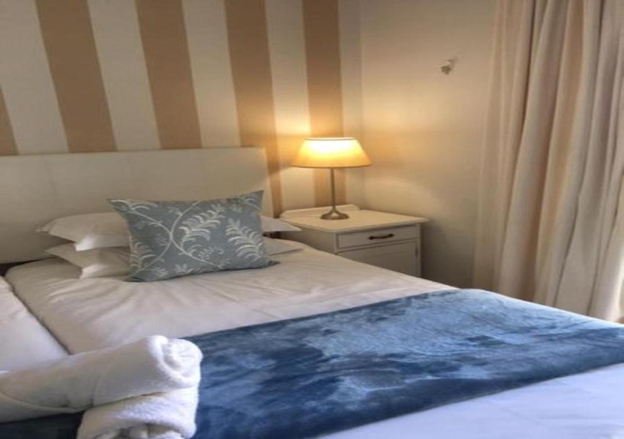 Wagon Wheel Country Lodge Бофорт Уест Екстериор снимка