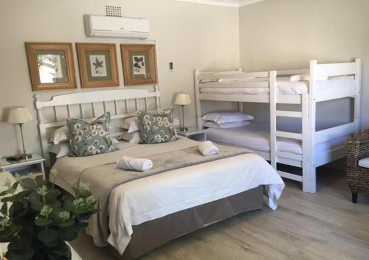 Wagon Wheel Country Lodge Бофорт Уест Екстериор снимка