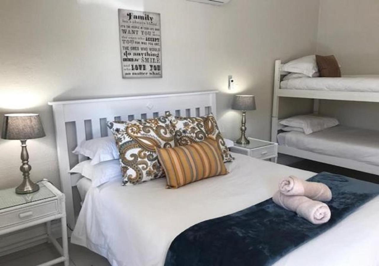 Wagon Wheel Country Lodge Бофорт Уест Екстериор снимка