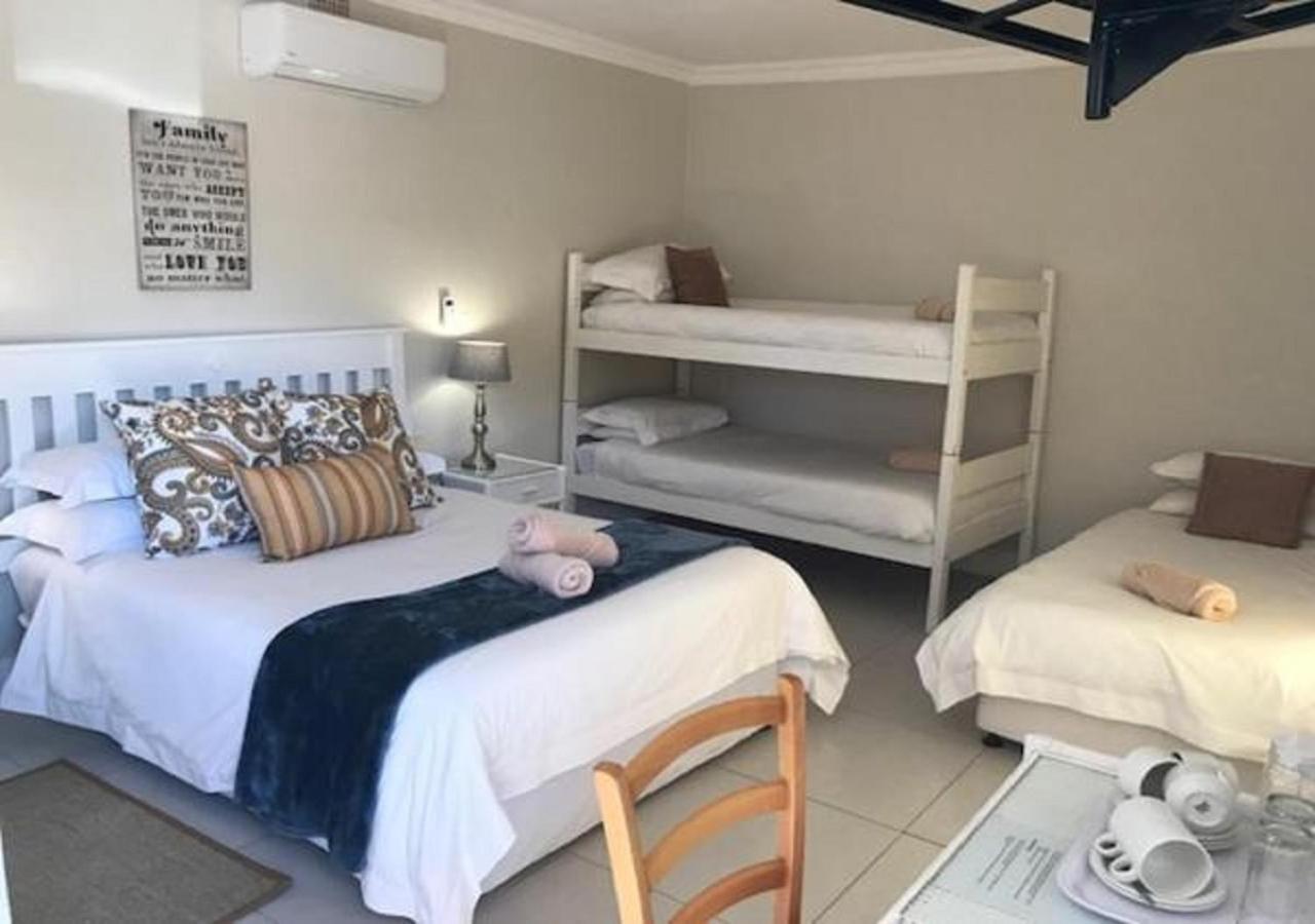 Wagon Wheel Country Lodge Бофорт Уест Екстериор снимка